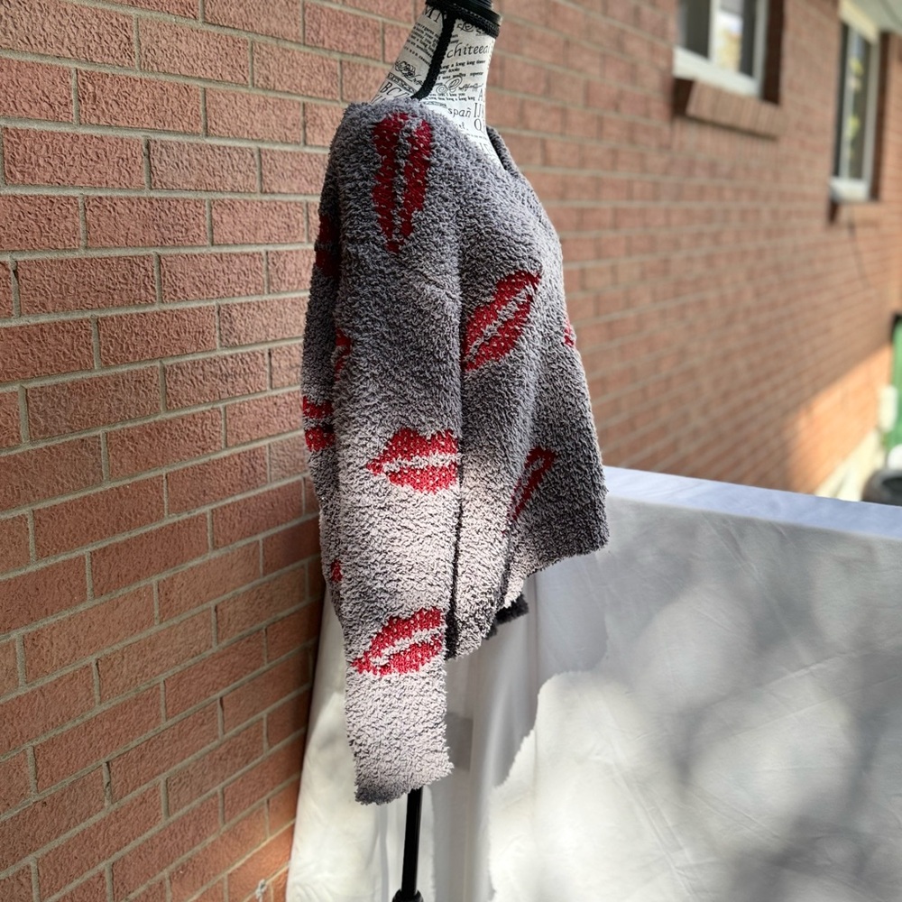 POL Off-the-Shoulder Gray Sweater with Red Lips - Picture 4 of 5